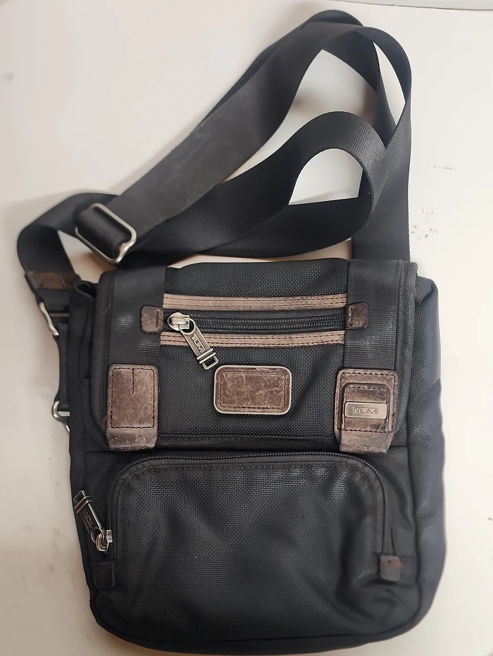 Tumi Black Messenger Crossbody Bag w/Brown Leather Accent Minimalist Man Bag WOW